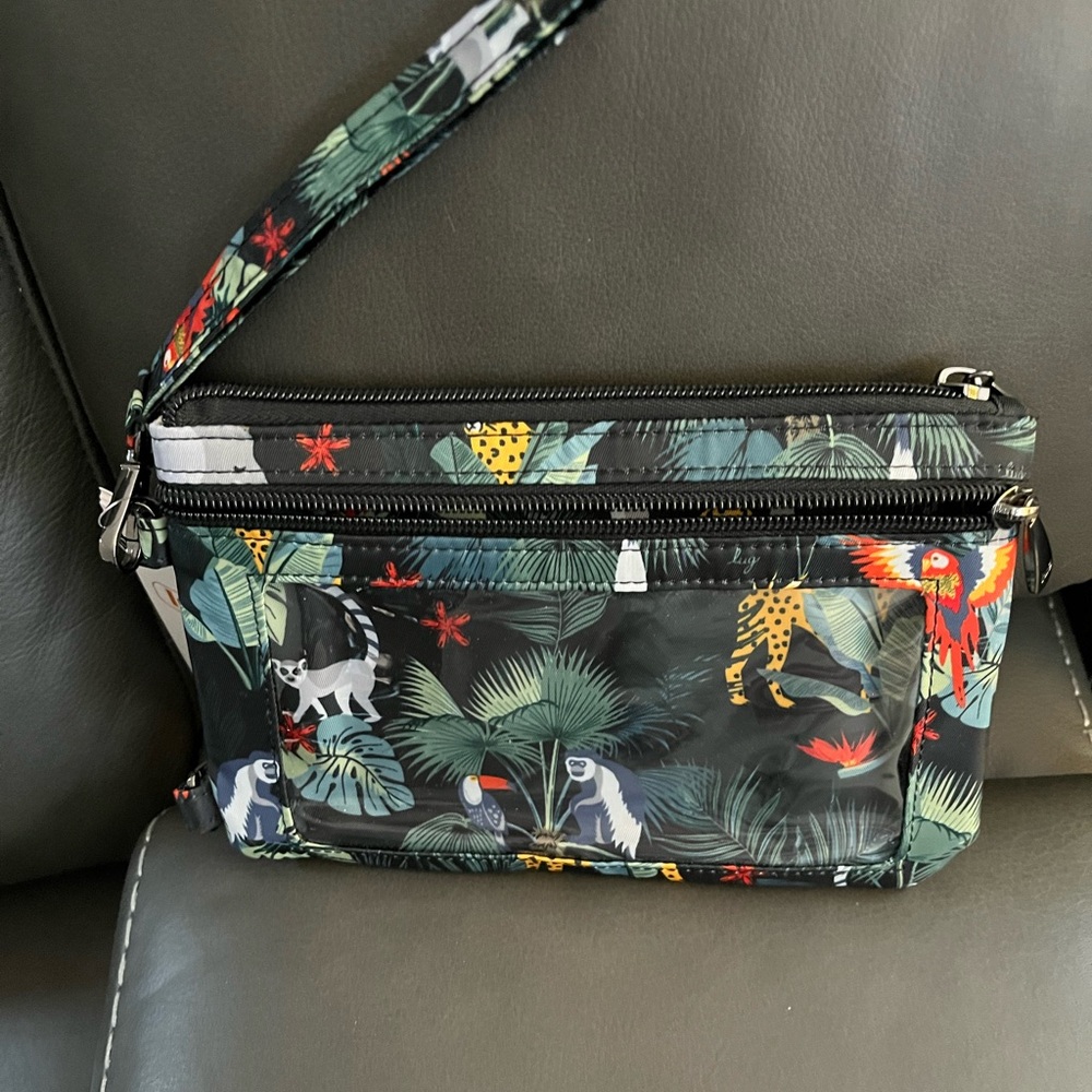 Lug Peekaboo RFID wristlet - Wildlife Black tropical pattern